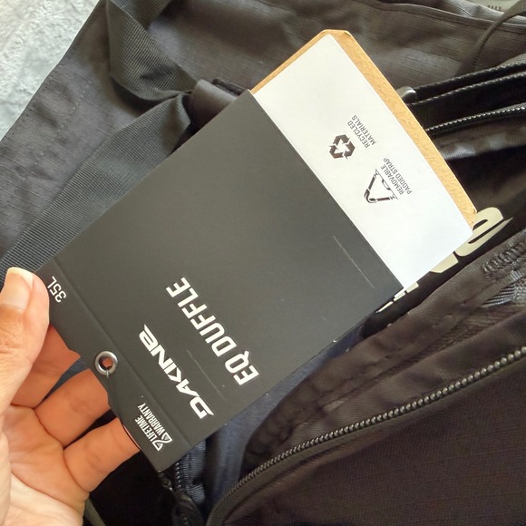 DAKINE PACKABLE EQ Duffel 35L Black Travel Gym CarryOn Shoulder Bag New W/TAGS - Picture 2 of 16